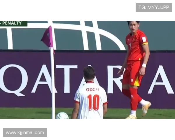 阮庭北禁区失误VAR救越南